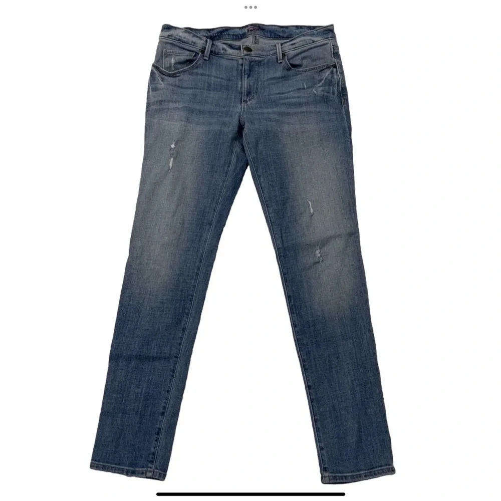 Ann Taylor Loft Relaxed Skinny Jeans
Size 2/26
Light Wash Distressed Denim - Picture 1 of 16